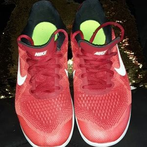 NIKE FREE ATHLETIC SHOES